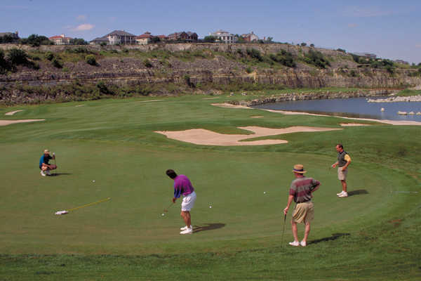 Luna Vista Dallas Golf