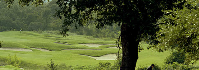 Avery Ranch GC: Bunkers on No. 12